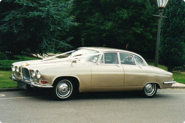 Jaguar Mk 10 in gold - front view