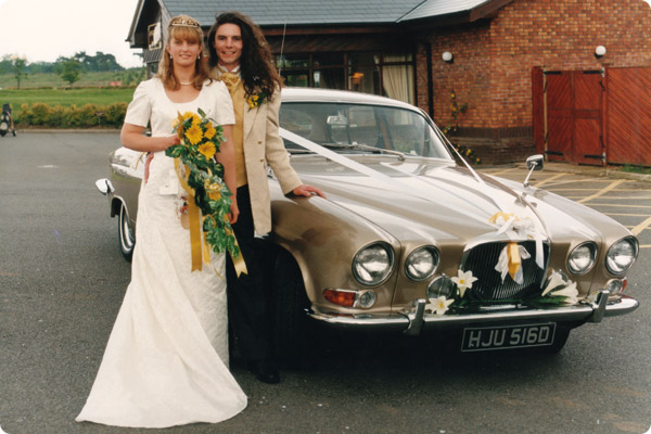 Jaguar Mk 10 in gold at wedding