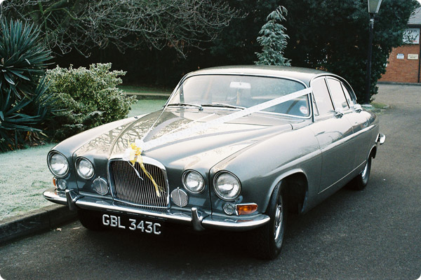 Jaguar Mk 10 in silver grey - front view